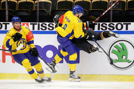 Davos Gregory Sciaroni tacklar Skellefteås Niclas Burström