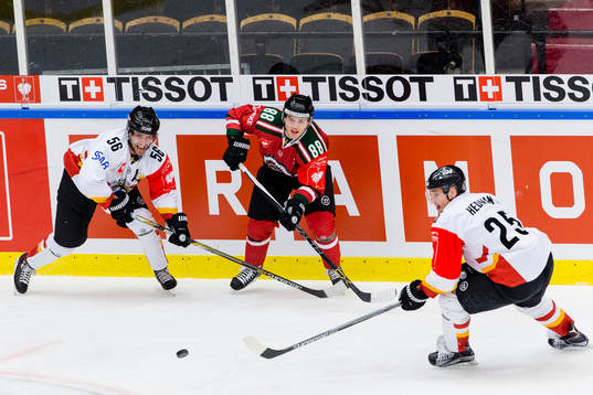 Frölundas Andreas Johnson mot Luleås Jonathan Sigalet och