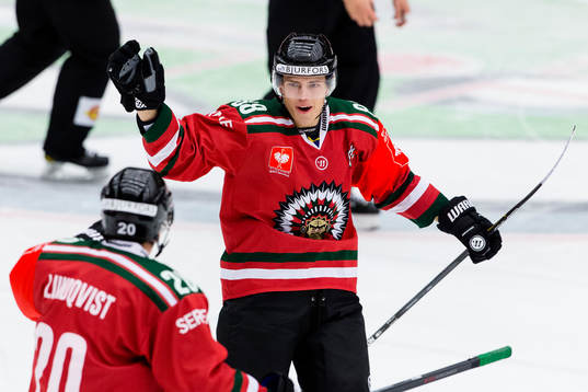 Frölundas Andreas Johnson jublar ihop med Joel Lundqvist