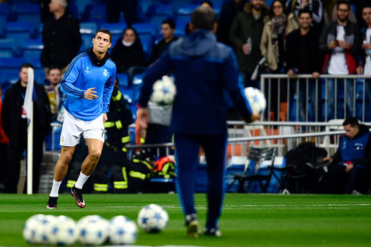 Real Madrids Cristiano Ronaldo värmer upp innan