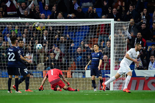 Real Madrids Karim Benzema gör 1-0
