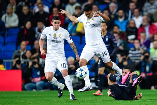 Real Madrids Casemiro hoppar över Malmö FFs Nikola