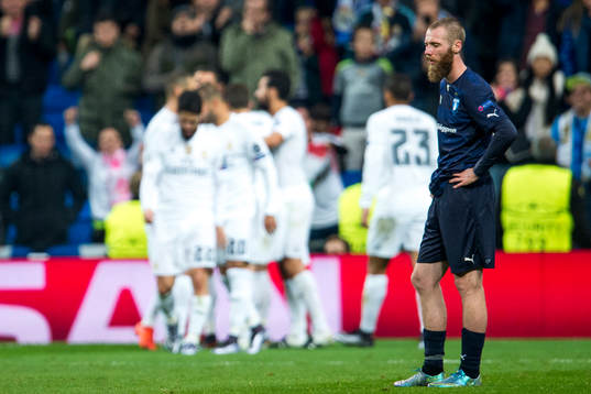 Malmö FFs Jo Inge Berget deppar medan Real Madrids spelare