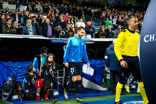 Malmö FFs Kari Arnarson kommer ut på planen till