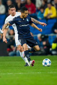Real Madrids James Rodríguez jagar Malmö FFs Victor