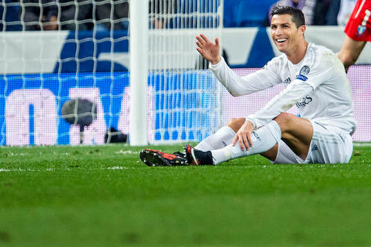 Real Madrids Cristiano Ronaldo ler