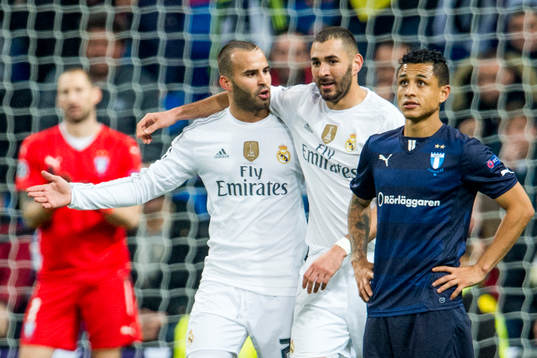 Real Madrids Isco och Karim Benzema jublar medan Malmö FFs