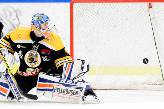 Leksands Viktor Amnér gör 2-4 bäcköm Panterns målvakt