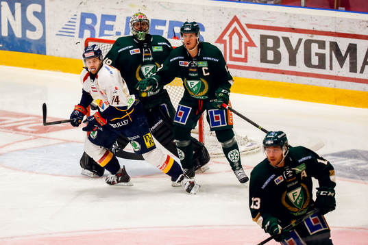 Färjestads målvakt Justin Pogge och Magnus Nygren och