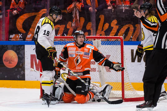 Karlskronas Alexander Bergström ligger i Brynäs målbur