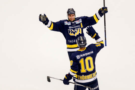 s Chris Campoli och Martin Thörnberg jublar