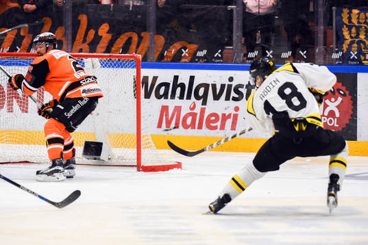 Brynäs Anton Rödin gör 1-0