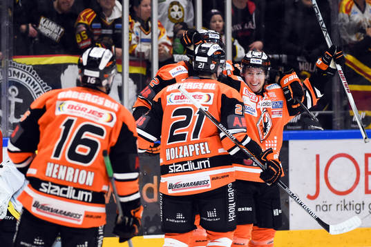 Karlskronas Filip Cruseman jublar