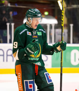 Färjestads Victor Ejdsell jublar