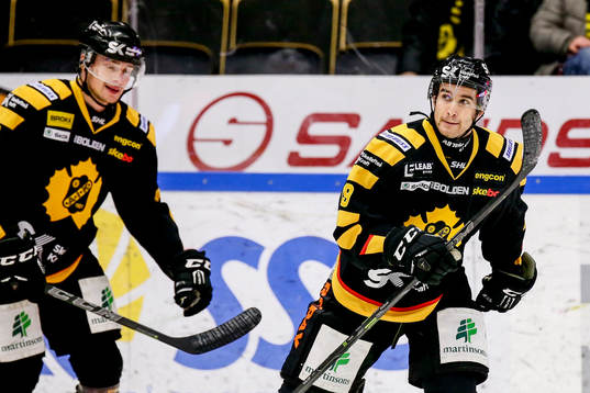 Skellefteås Andrew Calof och Adam Pettersson jublar