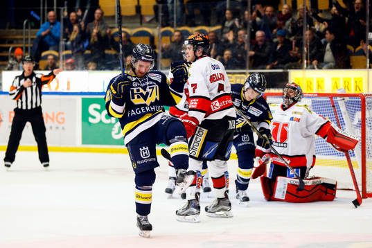 s Mattias Tedenby jublar