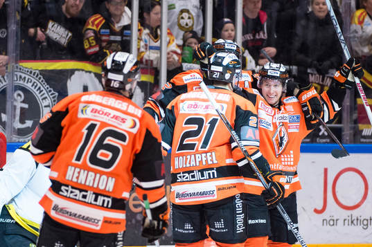 Karlskronas Filip Cruseman jublar
