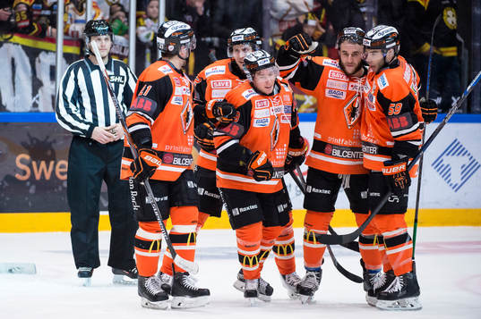 Karlskronas Filip Cruseman jublar