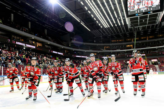 Malmö Redhawks spelare jublar
