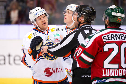 Växjös Joey Crabb reagerar