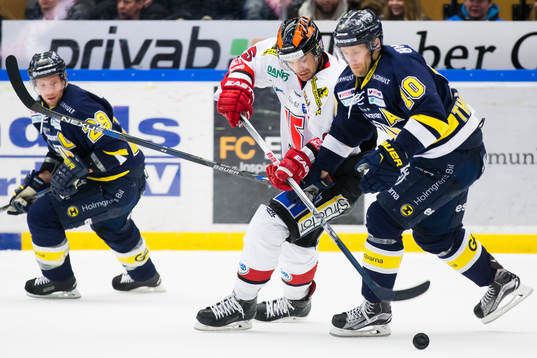 s Chris Abbott, Martin Johansson och HV71:s Martin
