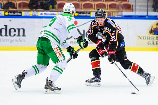 Luleås Christopher Mastomäki med pucken