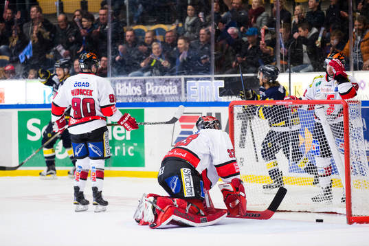 s Simon Önerud och Mattias Tedenby jublar och Örebros