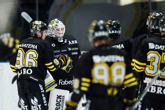 s målvakt Robin Rahm jublar