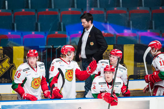 Moras tränare Jeremy Colliton deppar