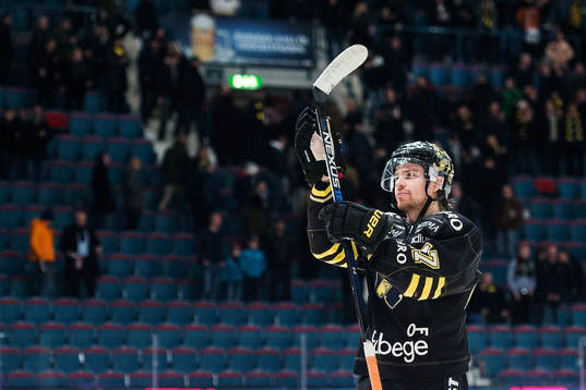 s Eric Norin tackar publiken