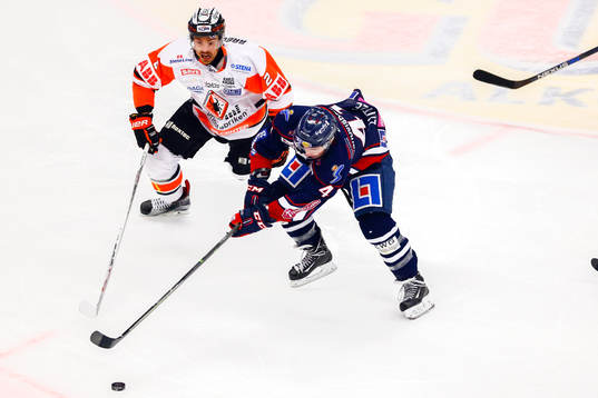 Linköpings Chad Billins och Karlskronas Robin Gartner