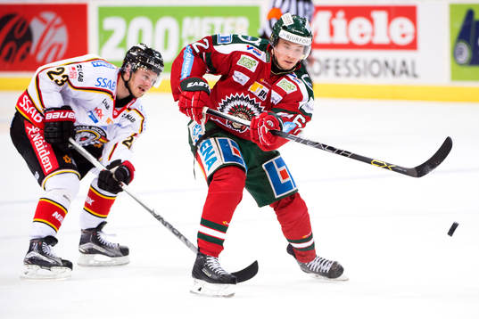 Luleås Lucas Wallmark jagar Frölundas Artturi Lehkonen