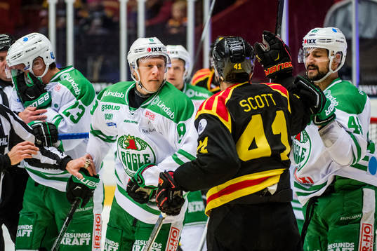 Rögles Jesper Williamsson och Kevin Marshall i bråk med