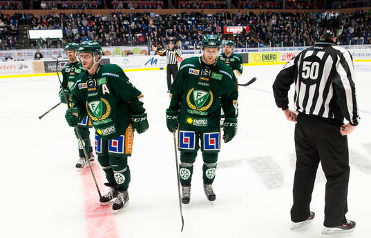 Färjestads Linus Persson och Martin Röymark  deppar