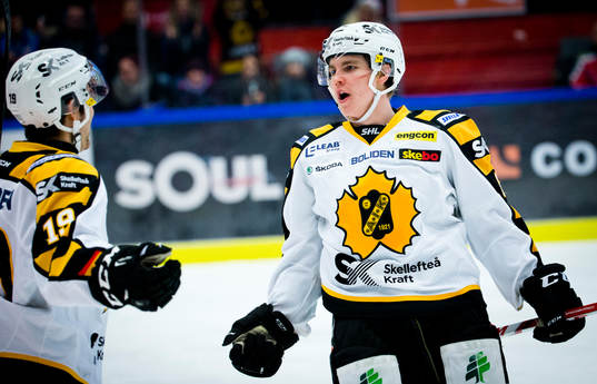 Skellefteås Sebastian Aho gör 2-3 och jublar