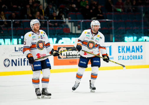 Växjös Liam Reddox (v) och Josh Hennessy (h)