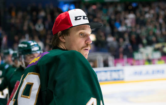 Färjestads målvakt Justin Pogge deppar