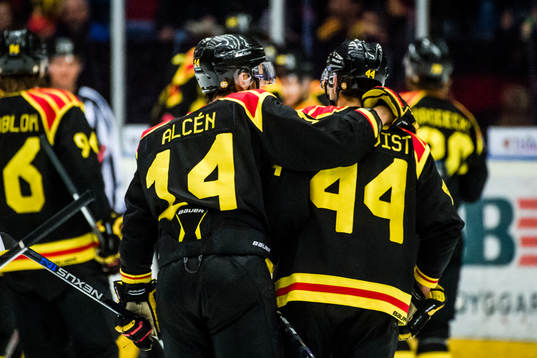 Brynäs Johan Alcén och Jacob Blomqvist jublar