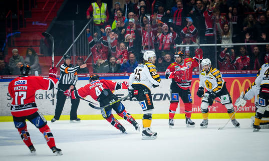 Örebros Joel Mustonen gör 1-0 och jublar