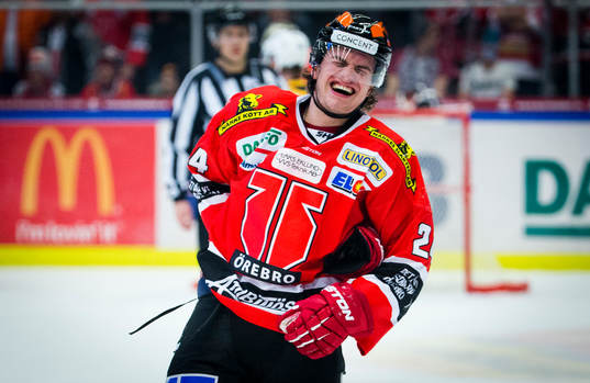 Örebros Petr Zamorsky fick en smäll i ryggen och deppar
