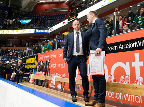 s tränare Johan Lindbom och assisterande tränare Tim