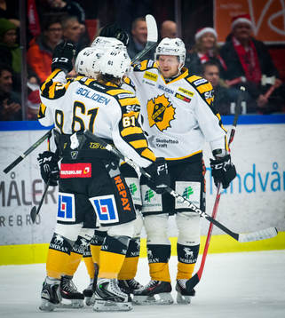 Skellefteås Adam Pettersson gör 1-2 och jublar