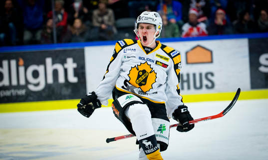 Skellefteås Sebastian Aho gör 2-3 och jublar