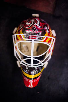 Hockeymask tillhörande Brynäs målvakt Felix Sandströms