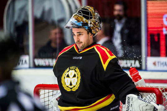 Brynäs målvakt Bernhard Starkbaum deppar