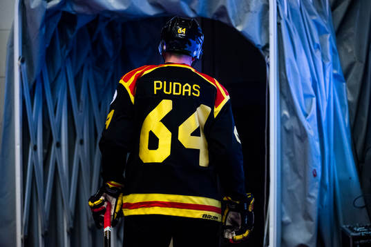 Brynäs Jonathan Pudas lämnar isen före periodpaus