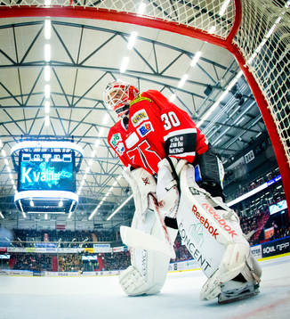 Örebros målvakt Henrik Lundberg deppar