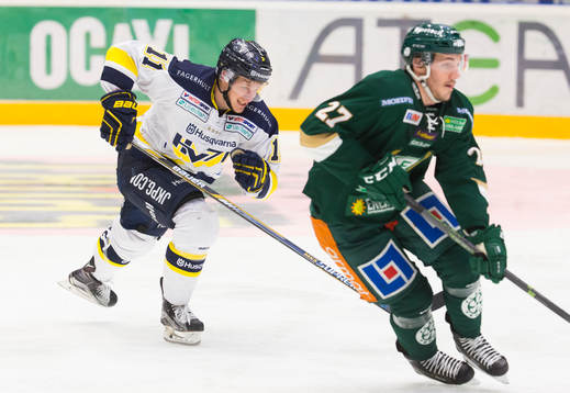 s Simon Önerud  jagar Färjestads John Persson