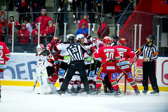 spelarna bråkar