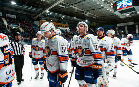 Växjös spelare med Joey Crabb (m) och Robin Söderqvist